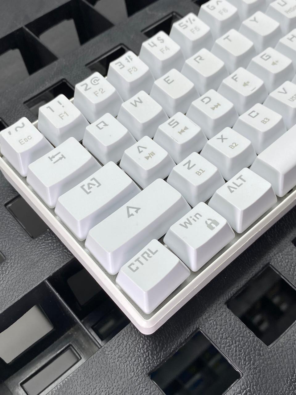 Teclado Mecánico RGB Luobo LB61 Bluetooth con Cable de Carga Incluido