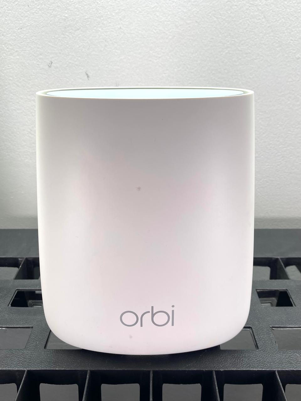 Router Mesh NETGEAR Orbi RBR20 + Satélite RBS20 Tri-Band WiFi c/ Adaptadores