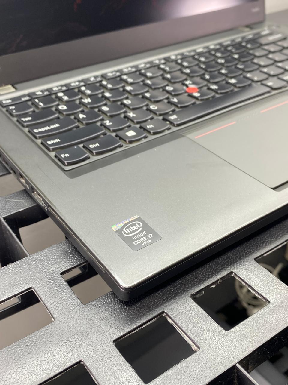 Laptop Lenovo ThinkPad T440s 14" 1600x900 (HD) Core i7-4600U 12GB RAM DDR3 275GB SSD WINDOWS 11 PRO c/ cargador