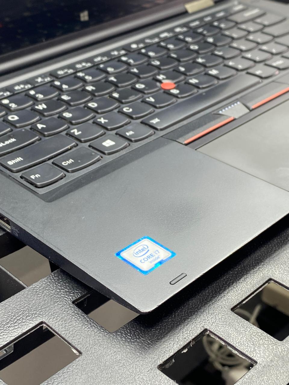 Laptop Lenovo ThinkPad X1 Yoga 14" 1920x1080 (FHD) Core i7-6500U 8GB RAM DDR3 256GB NVMe SSD WINDOWS 11 PRO c/ cargador