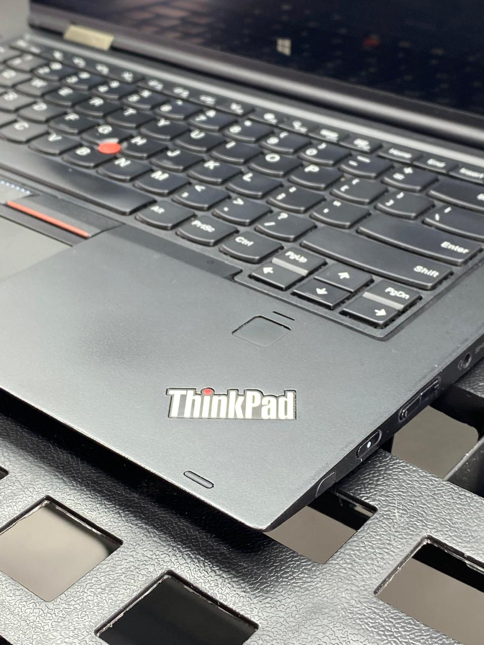Laptop Lenovo ThinkPad X1 Yoga 14" 1920x1080 (FHD) Core i7-6500U 8GB RAM DDR3 256GB NVMe SSD WINDOWS 11 PRO c/ cargador