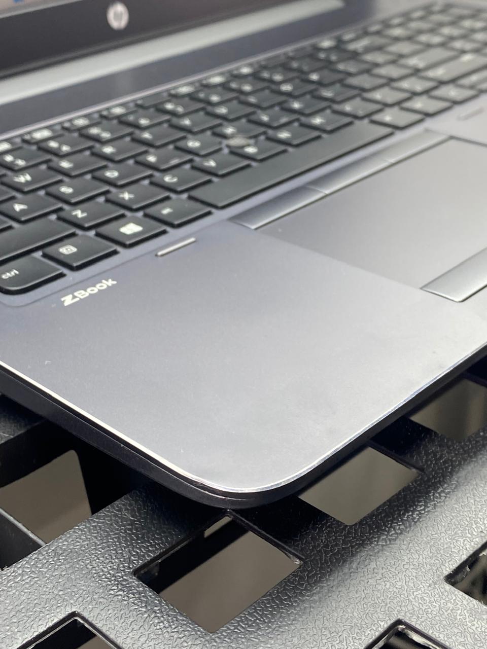Laptop HP ZBook 15 G3 15.6" 1920x1080 (FHD) Core i7-6700HQ 32GB RAM DDR4 512GB SSD WINDOWS 11 PRO c/ cargador