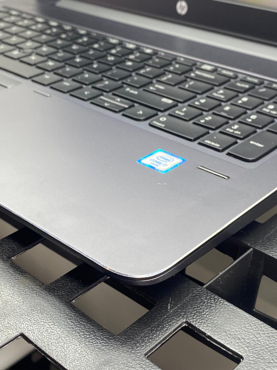 Laptop HP ZBook 15 G3 15.6" 1920x1080 (FHD) Core i7-6700HQ 32GB RAM DDR4 512GB SSD WINDOWS 11 PRO c/ cargador
