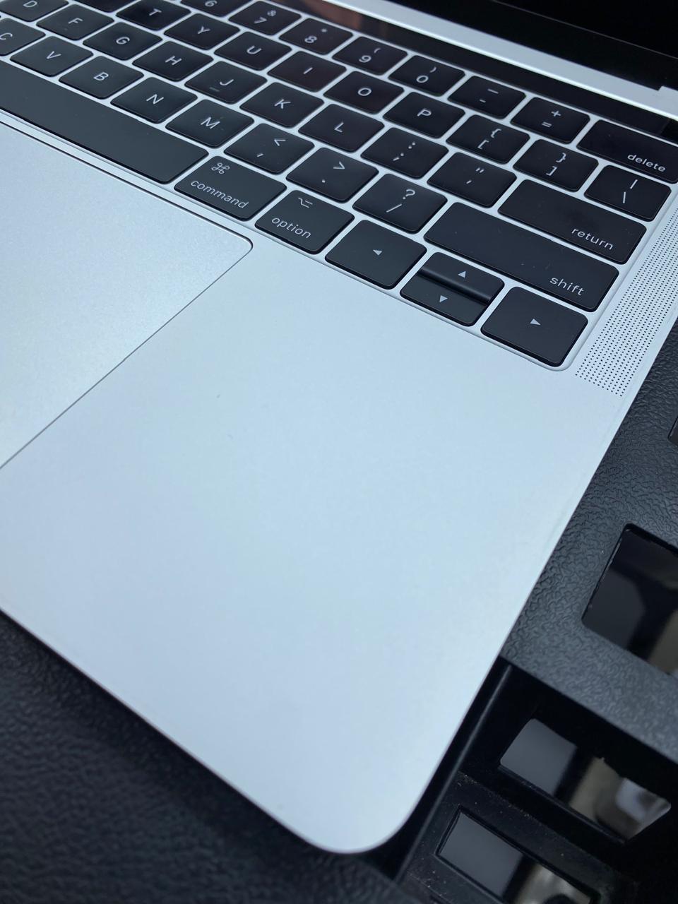 Apple MacBook Pro 2016 13.3" Core i5-6267U 16GB RAM macOS Sequoia c/cargador