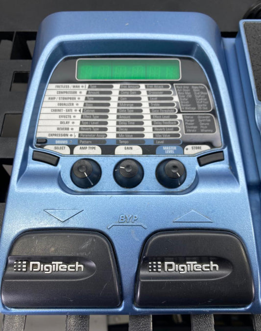 Pedal Multiefectos Digitech BP200 para Bajo Eléctrico c/ Adaptador