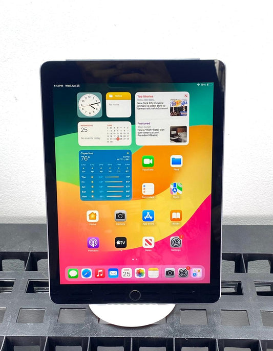 Apple iPad 6ta Generación 32GB SIM Libre 9.7" iOS 17 c/ Cargador Genérico