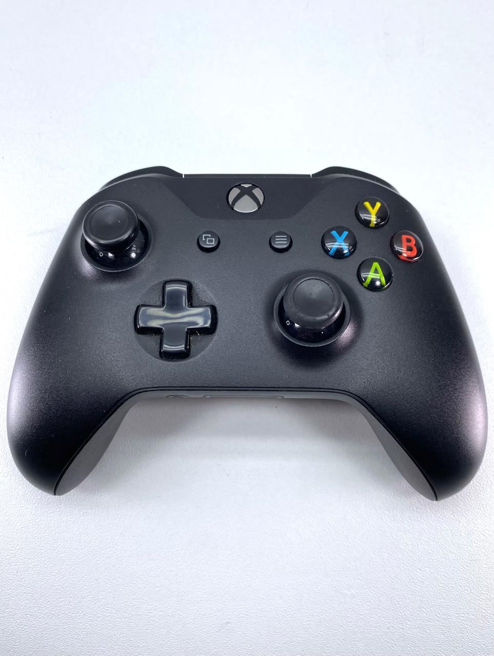 Xbox One 1TB 1787 c/ NBA 2017 Control Wireless Cable Power & HDMI