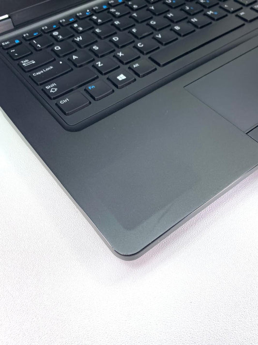 Laptop Dell Latitude 5490 14" 1366x768 (HD) Core i5-7300U 16GB RAM DDR4 512GB SSD WINDOWS 11 PRO c/ cargador