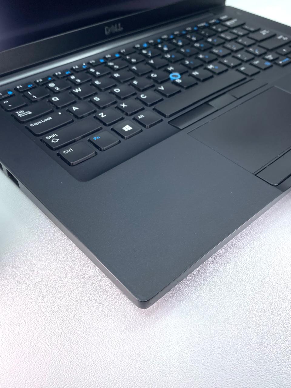 Laptop Dell Latitude 7490 14" 1920x1080 (FHD) Core i5-8350U 16GB RAM DDR4 256GB M.2 SSD WINDOWS 11 PRO c/ cargador