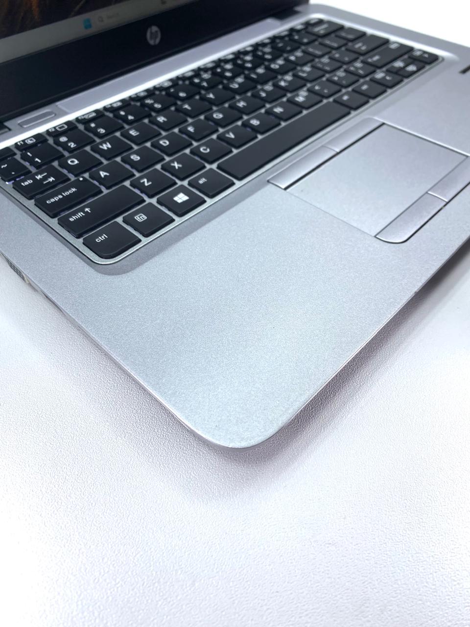 Laptop HP EliteBook 820 G3 12.5" 1366x768 (HD) Core i5-6200U 16GB RAM DDR4 256GB M.2 SSD WINDOWS 11 PRO c/ cargador