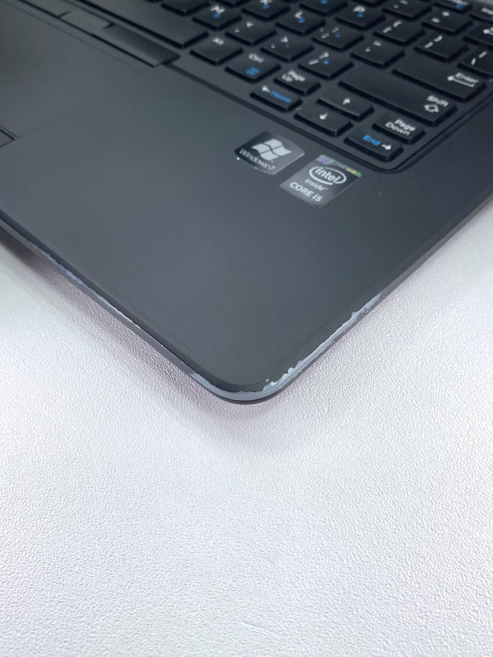Laptop Dell Latitude E7450 14" 1920x1080 (FHD) Core i5-5300U 16GB RAM DDR3L 240GB SSD WINDOWS 11 PRO c/ cargador