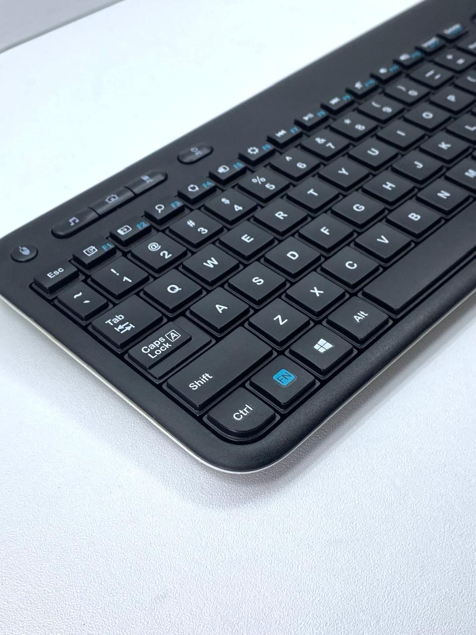 Teclado Inalámbrico Logitech K400r con Touchpad USB Wireless
