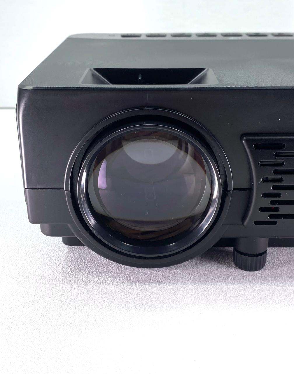 Mini Proyector GPX PJ300VP c/ Control y Cable HDMI