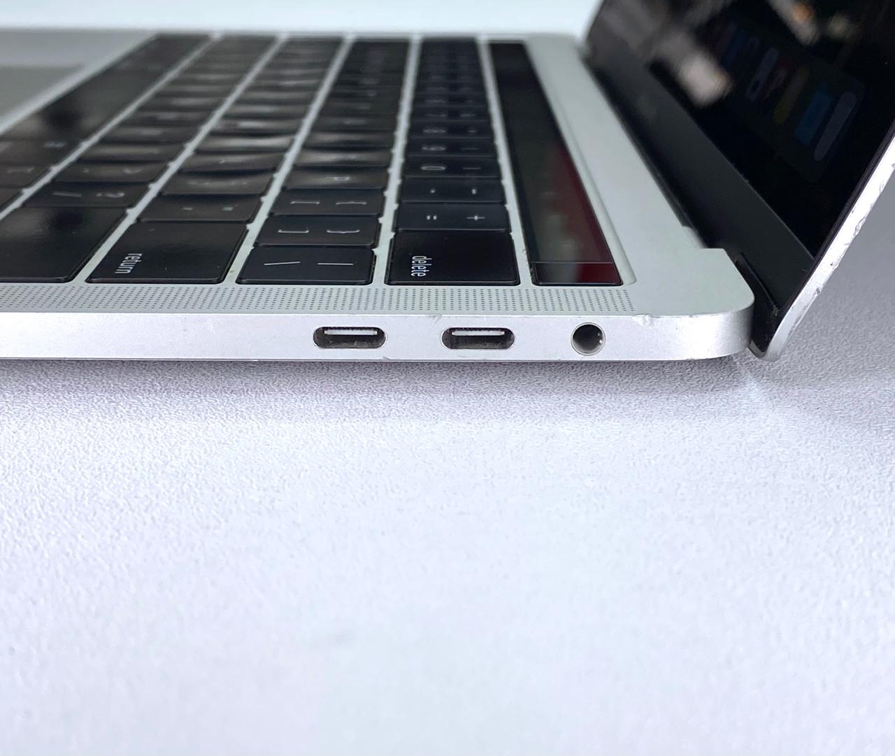 Laptop Apple MacBook Pro 2018 13.3" 2560x1600 (2K) Core i5-8259U 8GB RAM LPDDR3 512GB SSD macOS Sequoia c/ cargador