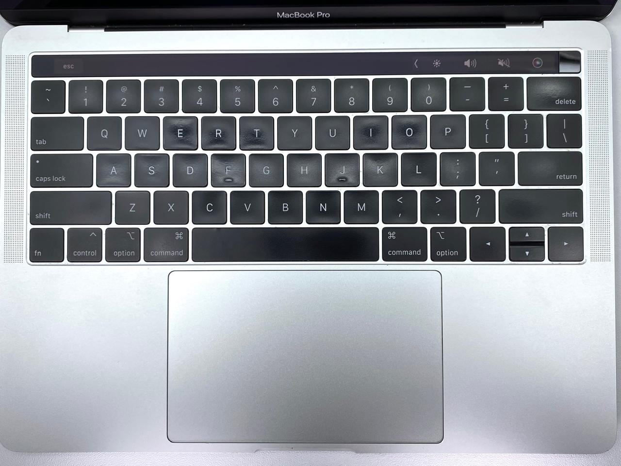 Laptop Apple MacBook Pro 2018 13.3" 2560x1600 (2K) Core i5-8259U 8GB RAM LPDDR3 512GB SSD macOS Sequoia c/ cargador