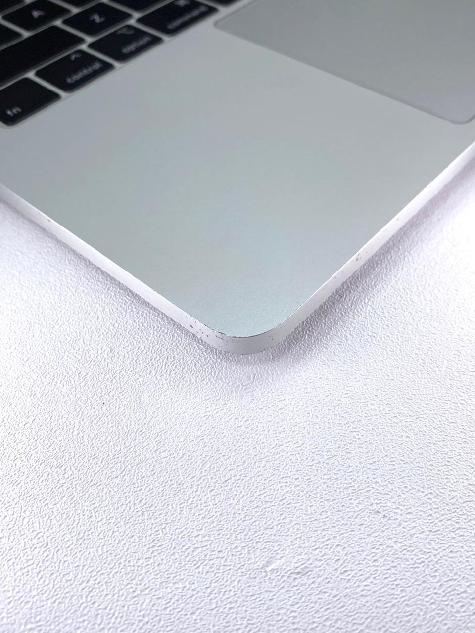 Laptop Apple MacBook Pro 2018 13.3" 2560x1600 (2K) Core i5-8259U 8GB RAM LPDDR3 512GB SSD macOS Sequoia c/ cargador