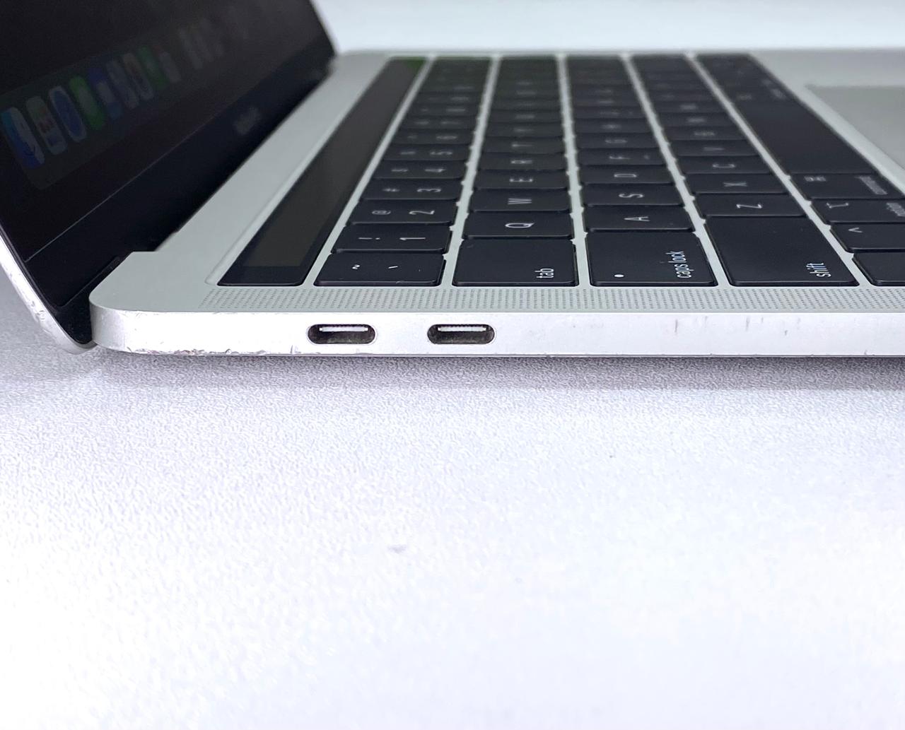 Laptop Apple MacBook Pro 2018 13.3" 2560x1600 (2K) Core i5-8259U 8GB RAM LPDDR3 512GB SSD macOS Sequoia c/ cargador