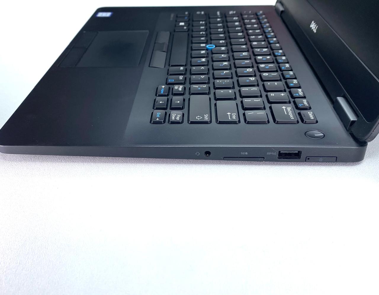 Laptop Dell Latitude E7470 14" 1366x768 (HD) Core i5-6200U 16GB RAM DDR4 512GB NVMe SSD WINDOWS 11 PRO c/ cargador