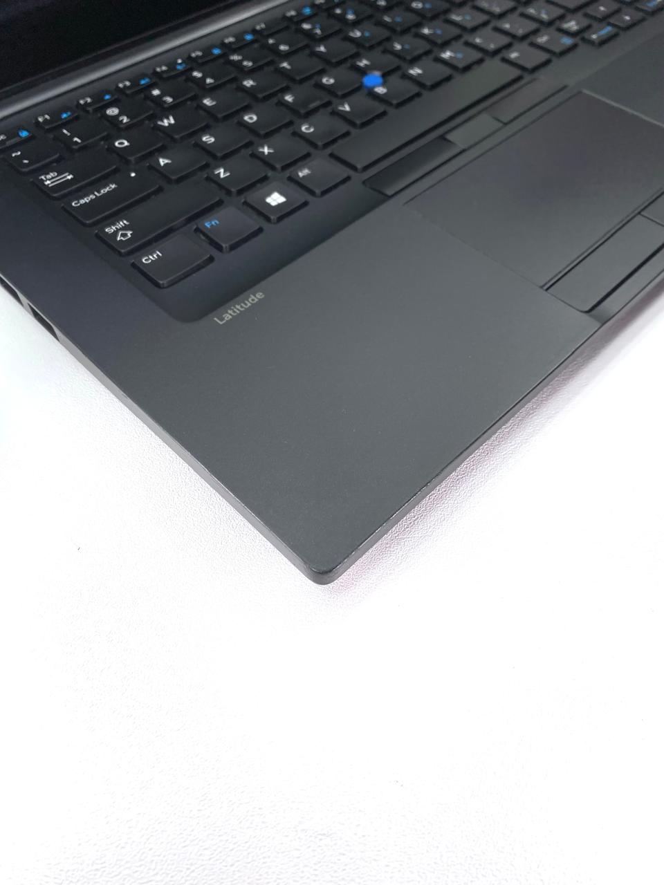 Laptop Dell Latitude 7480 14" 1920x1080 (FHD) Táctil Core i5-7200U 16GB RAM DDR4 256GB M.2 SSD WINDOWS 11 PRO c/ cargador
