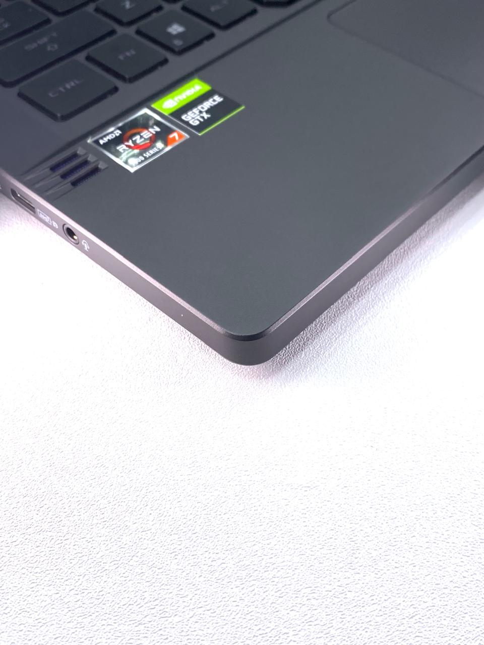 Laptop ASUS ROG Zephyrus G14 14" R7 5800HS 16GB 512GB SSD GTX1650 WIN11 PRO c/ cargador (Para reparar o partes)