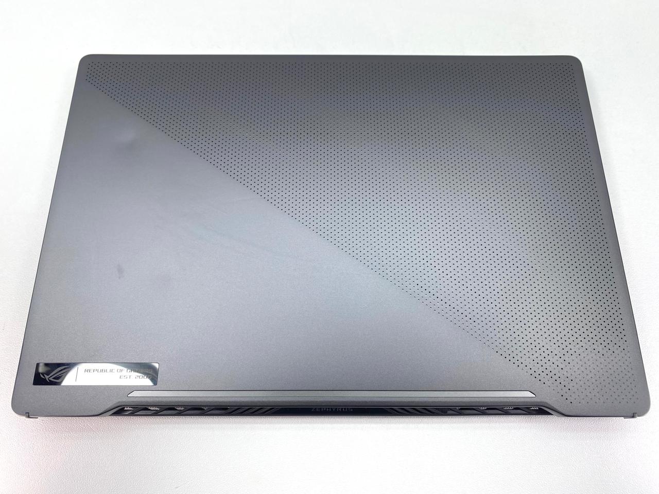 Laptop ASUS ROG Zephyrus G14 14" R7 5800HS 16GB 512GB SSD GTX1650 WIN11 PRO c/ cargador (Para reparar o partes)