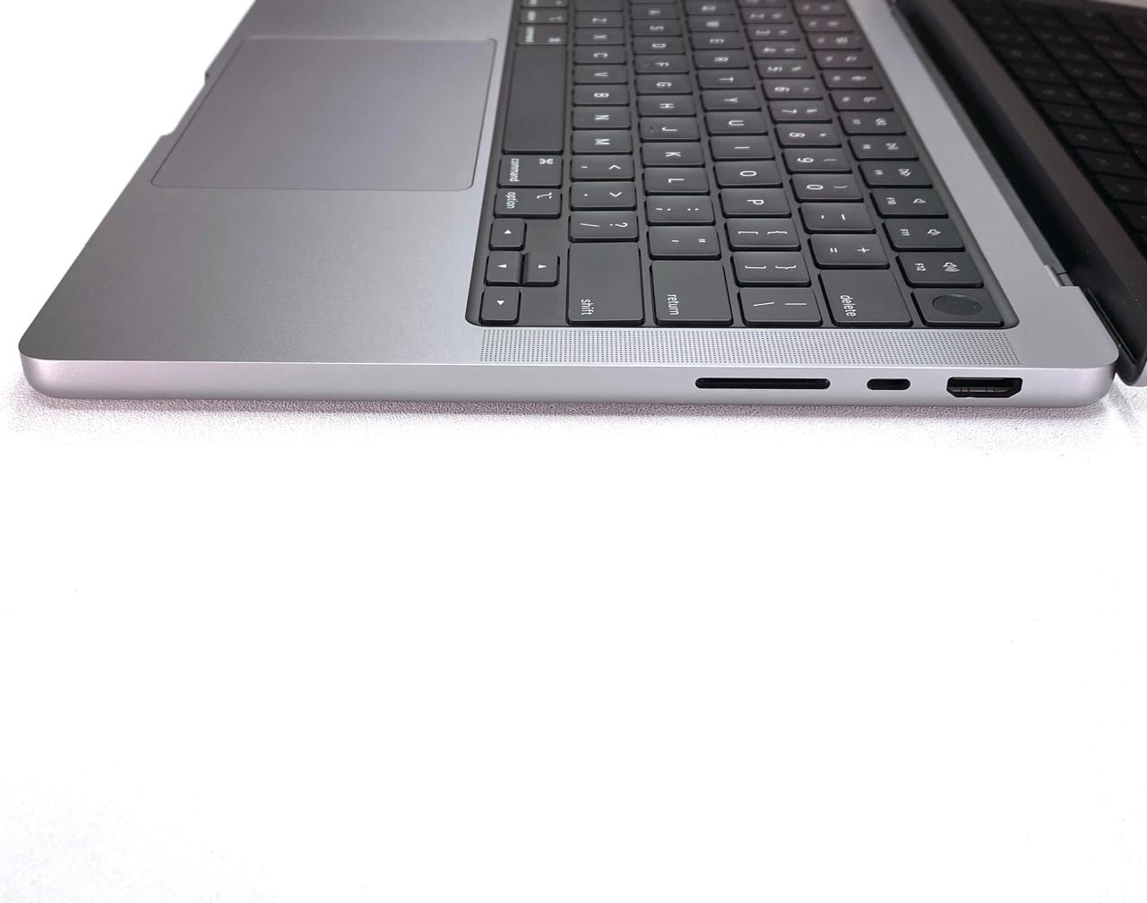 Laptop Apple MacBook Pro 2021 14.2" 3024x1964 (2K) M1 16GB RAM LPDDR5 1TB SSD macOS Sequoia c/ cargador
