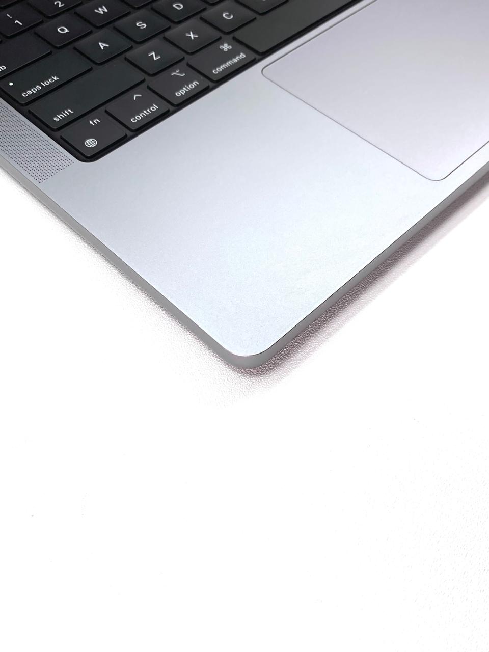 Laptop Apple MacBook Pro 2021 14.2" 3024x1964 (2K) M1 16GB RAM LPDDR5 1TB SSD macOS Sequoia c/ cargador