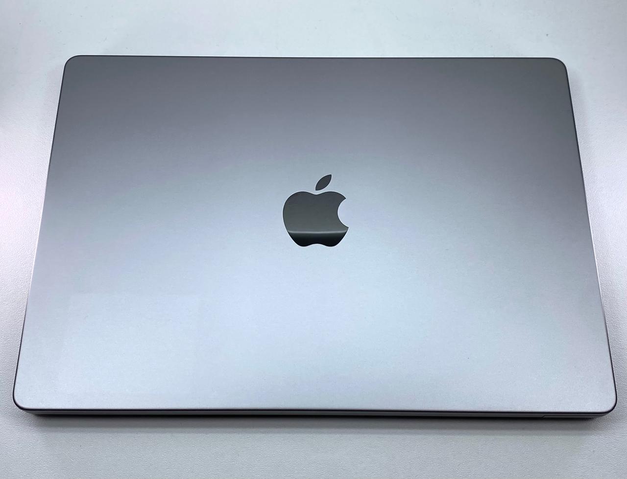 Laptop Apple MacBook Pro 2021 M1 14.2" 3024x1964 (Retina) Apple M1 Pro 16GB LPDDR5 1TB SSD macOS SEQUOIA c/ cargador