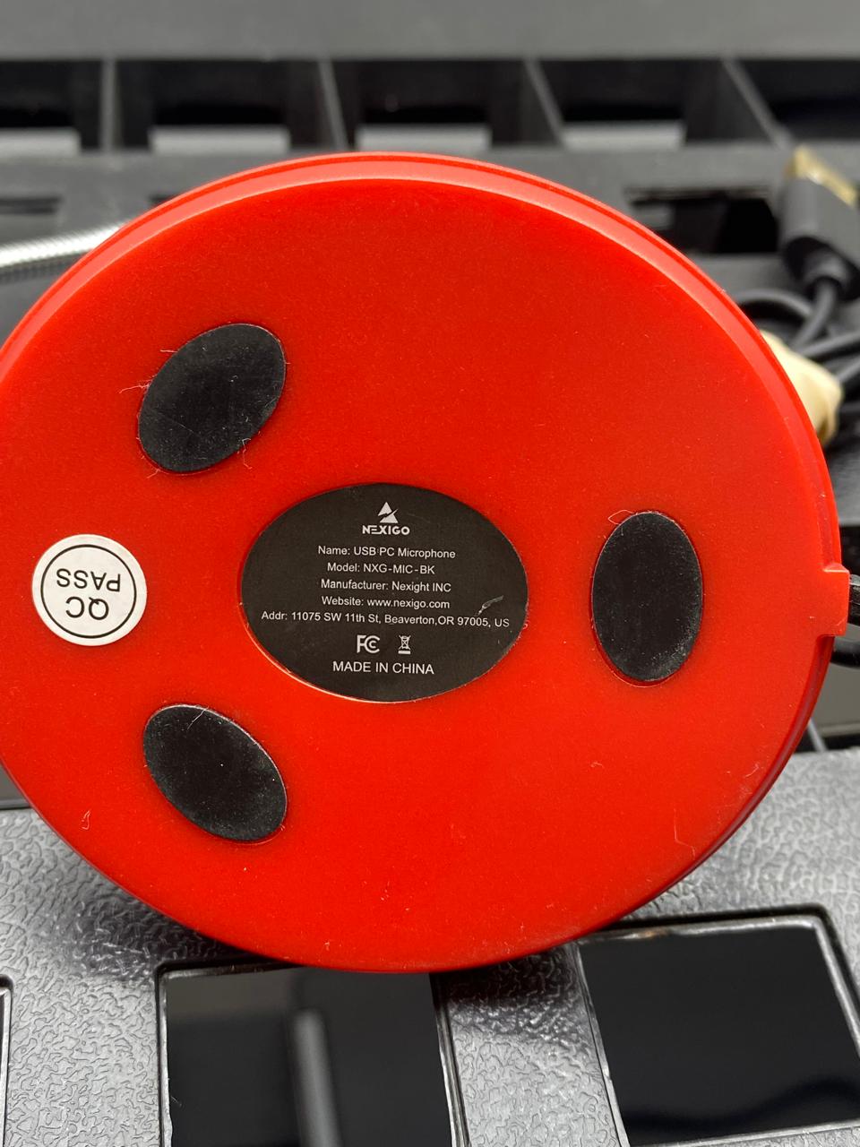 Micrófono USB Nexigo Rojo NXG-MIC-BK para Computador con Botón de Interrupción