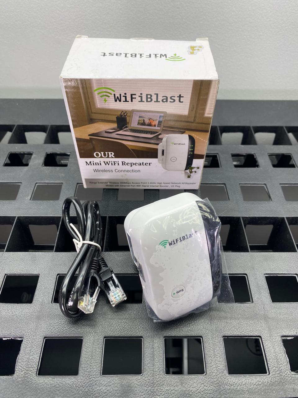 Extensor de Wi-Fi Blast 2AOQ6LV-WR03 en Caja
