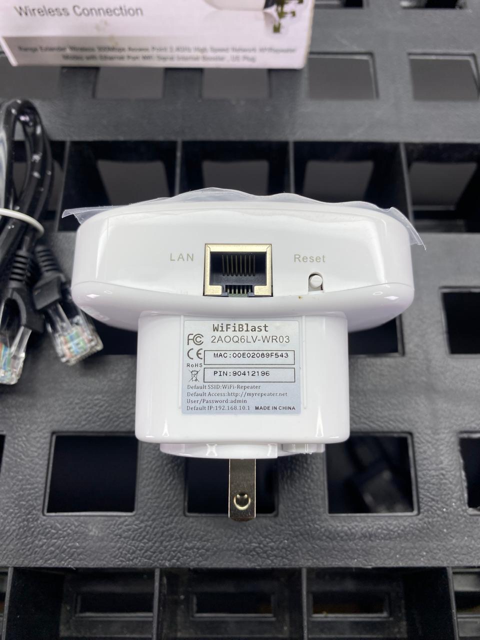 Extensor de Wi-Fi Blast 2AOQ6LV-WR03 en Caja