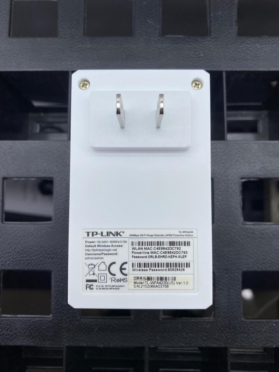 Extensor WiFi TP-Link AV500 Powerline TL-WPA4220KIT, 300Mbps, 2.4GHz, Con Puerto Ethernet Y Plug & Play