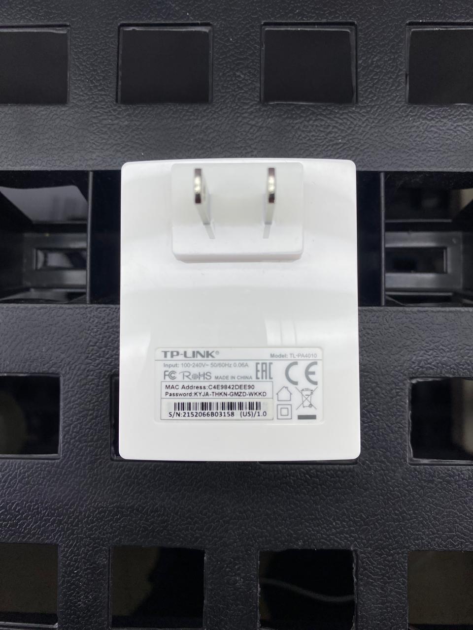 Extensor WiFi TP-Link AV500 Powerline TL-WPA4220KIT, 300Mbps, 2.4GHz, Con Puerto Ethernet Y Plug & Play