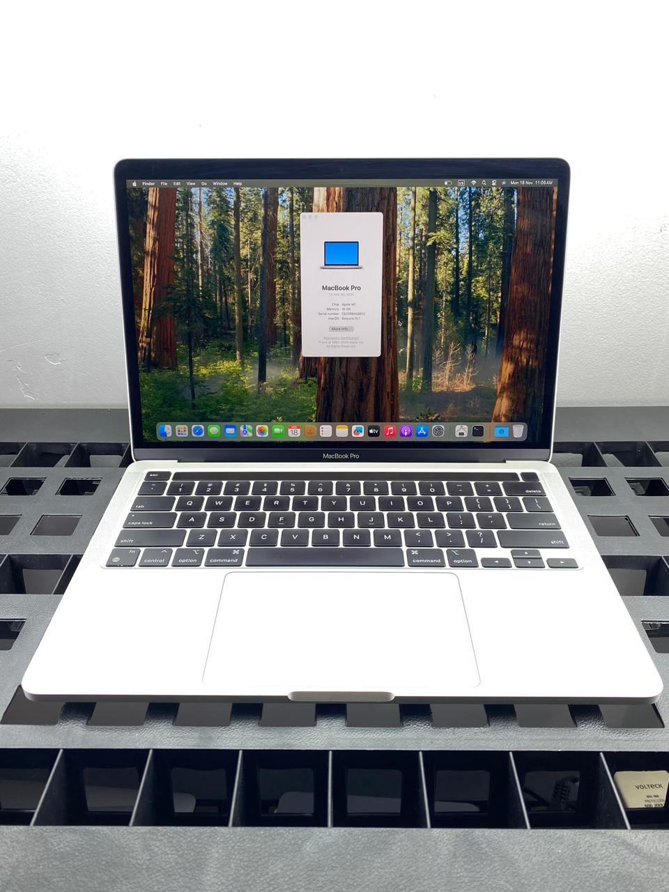 Laptop Apple MacBook Pro 2020 13.3" M1 16GB RAM 256GB SSD macOS Sequoia c/cargador