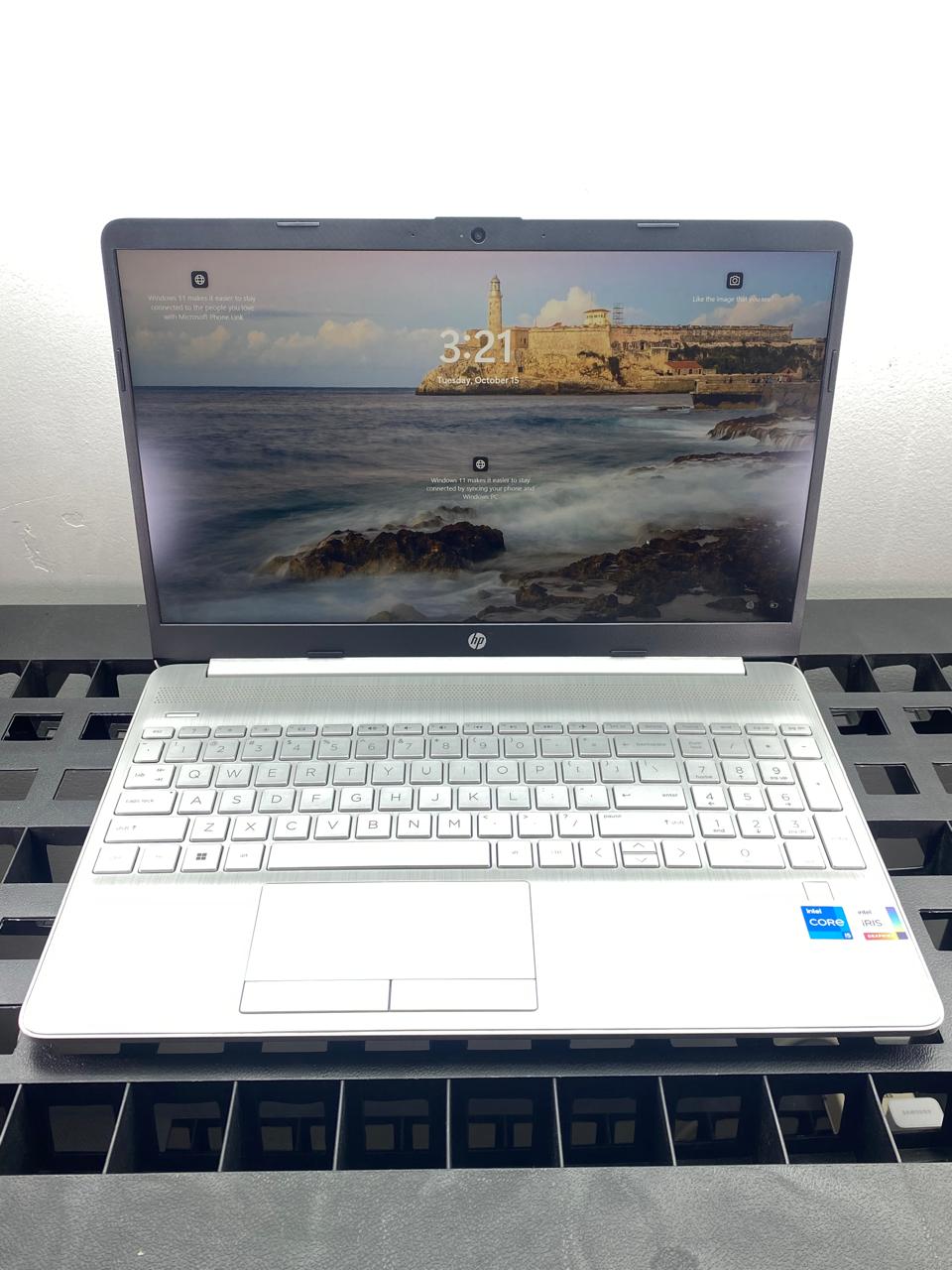 Laptop HP 15-dw300 15.6" Core i5-1135G7 16GB RAM 128GB M.2 SSD WINDOWS 11 HOME c/cargador