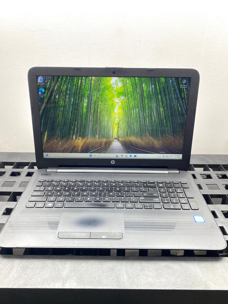 Laptop HP 15t-ay100 15.6" 1366x768 (HD) Core i7-7500U 16GB RAM DDR4 250GB SSD WINDOWS 11 HOME c/ cargador