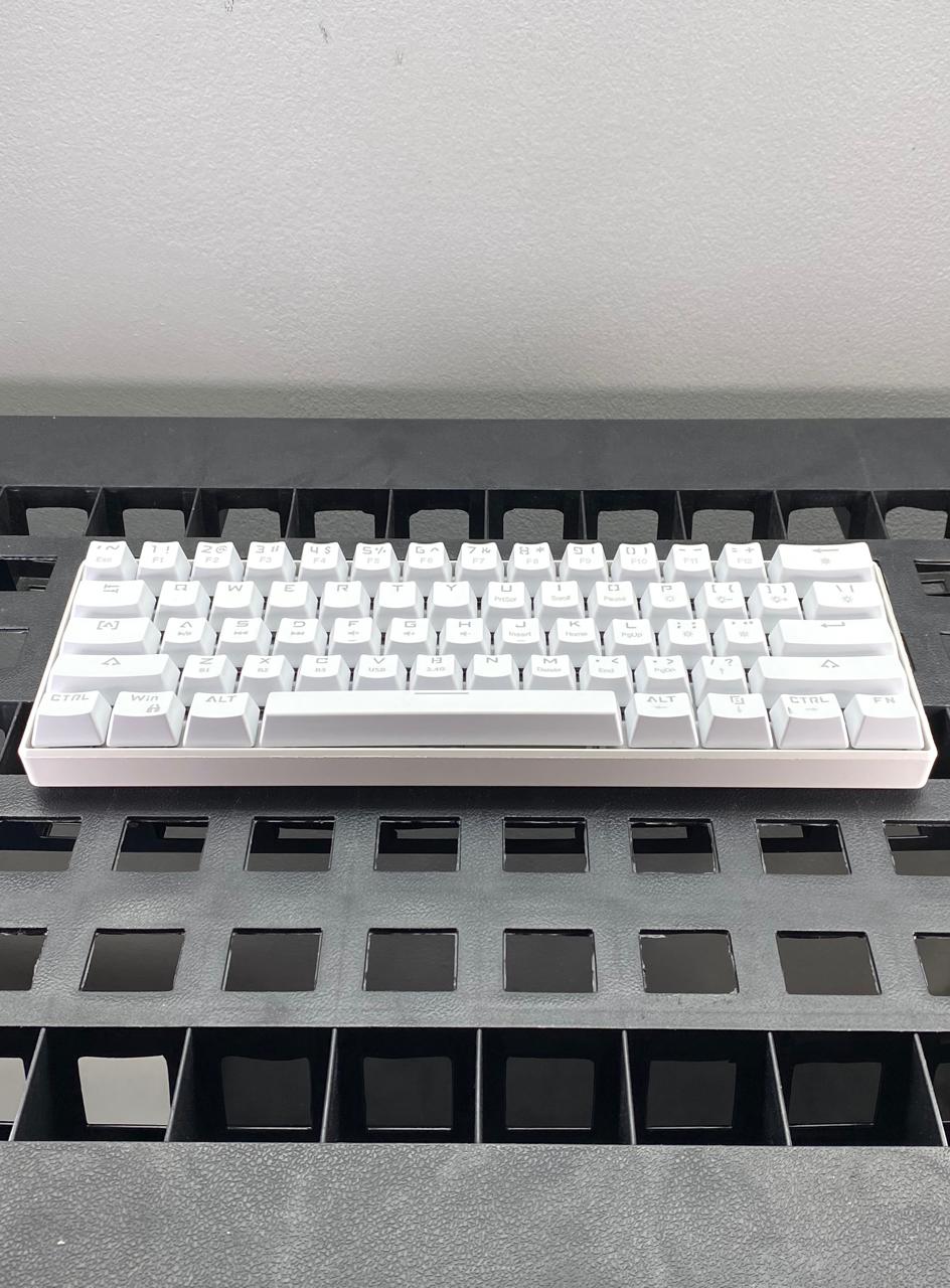 Teclado Mecánico RGB Luobo LB61 Bluetooth con Cable de Carga Incluido