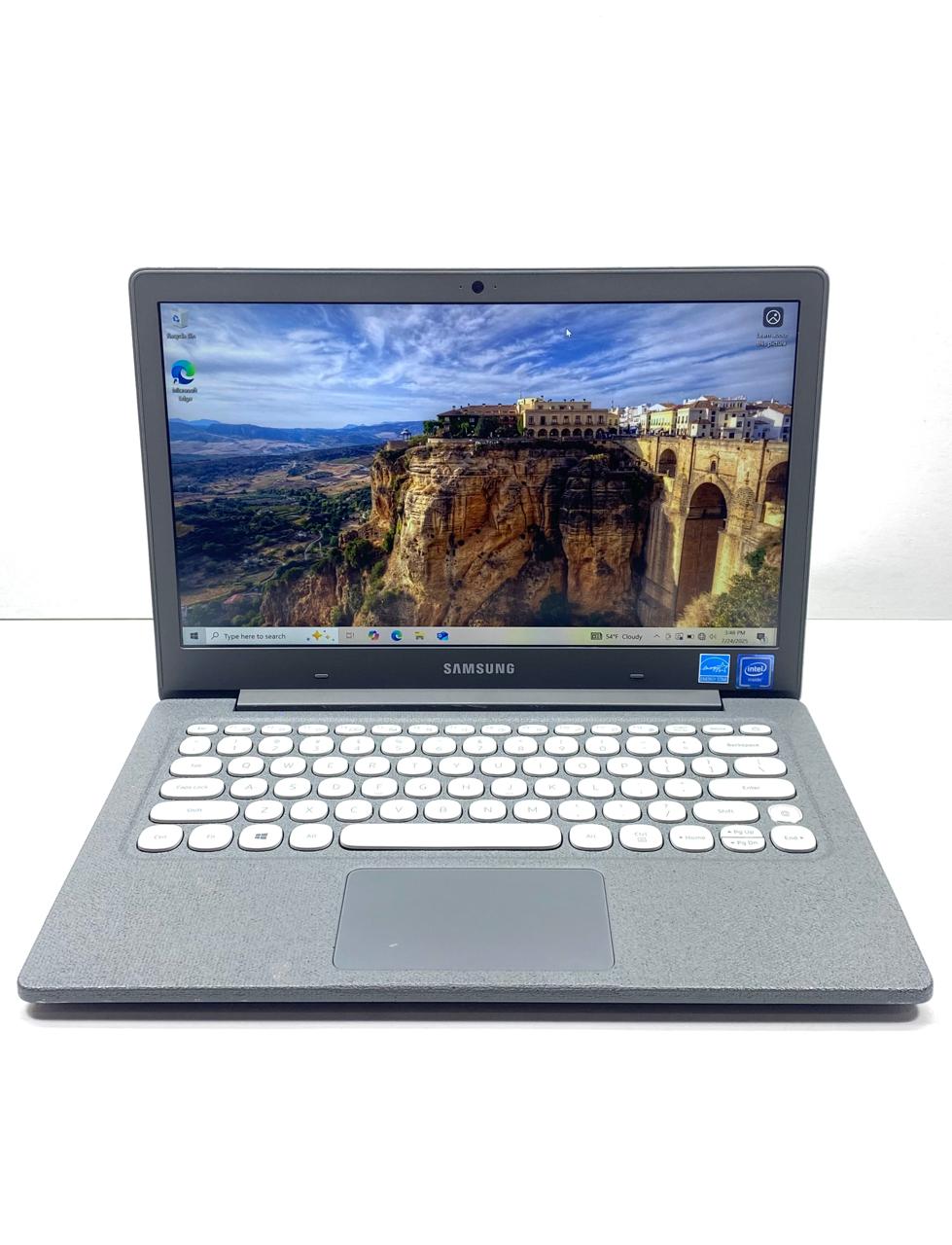 Laptop Samsung Notebook Flash NP530XBB 13.3" 1920x1080 (FHD) Celeron N4000 4GB RAM DDR4 64GB eMMC WINDOWS 10 HOME c/ cargador