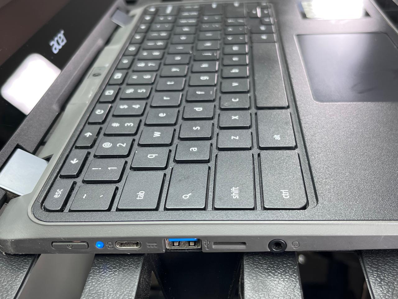 Laptop Acer Chromebook N16Q14 11.6" Celeron N3060 4GB RAM 16GB eMMC Chrome OS c/cargador genérico