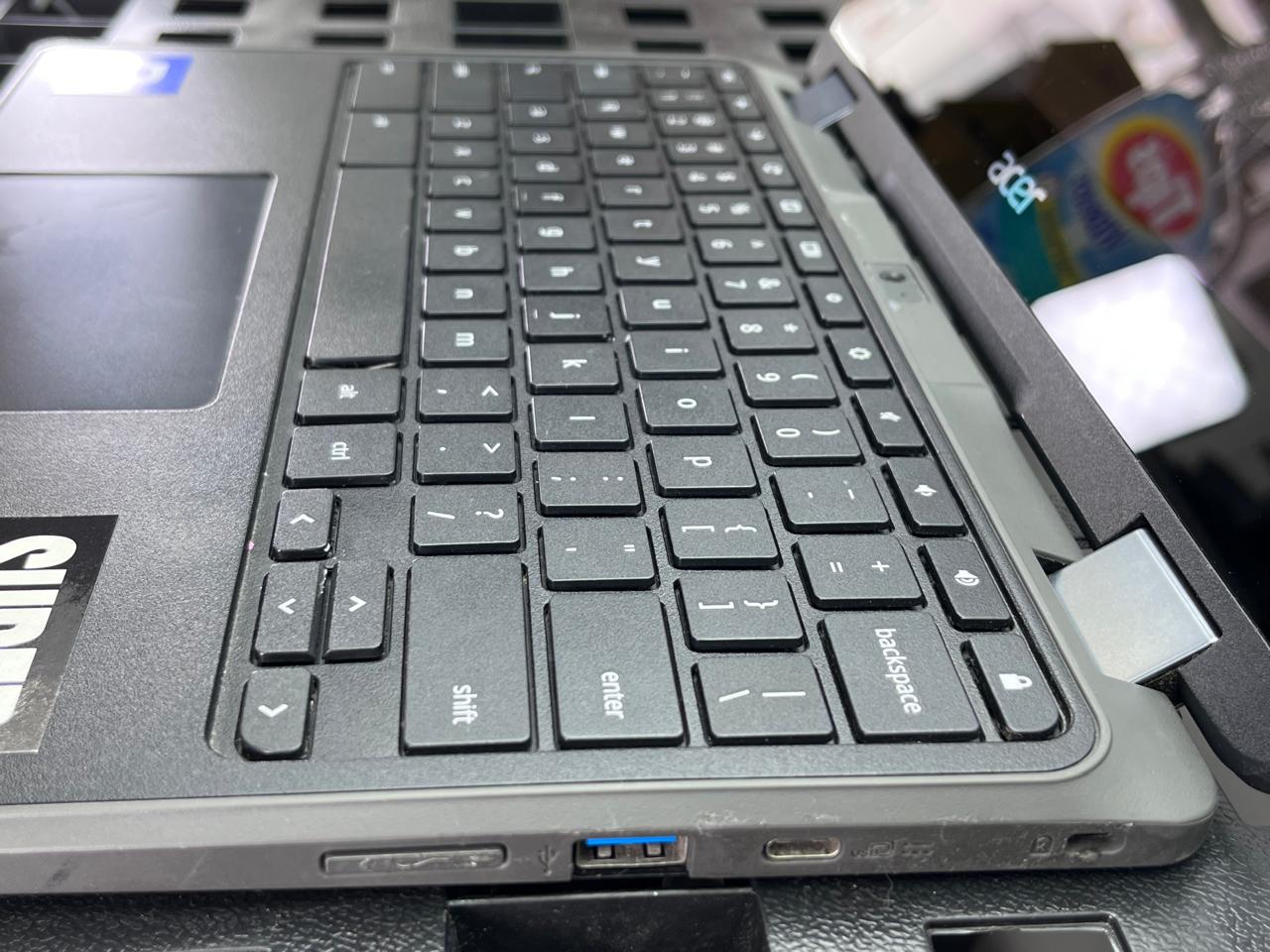 Laptop Acer Chromebook N16Q14 11.6" Celeron N3060 4GB RAM 16GB eMMC Chrome OS c/cargador genérico