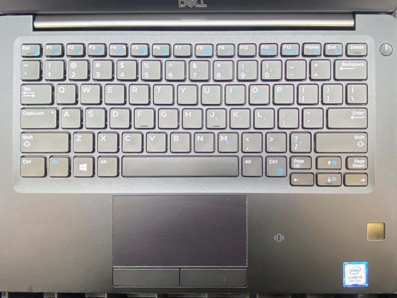 Laptop Dell Latitude 7390 13.3" Core i5-8250U 16GB RAM 256GB M.2 SSD WINDOWS 11 PRO c/cargador