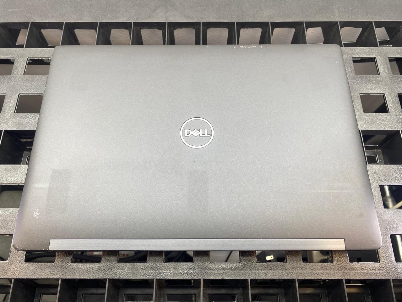 Laptop Dell Latitude 7390 13.3" Core i5-8250U 16GB RAM 256GB M.2 SSD WINDOWS 11 PRO c/cargador
