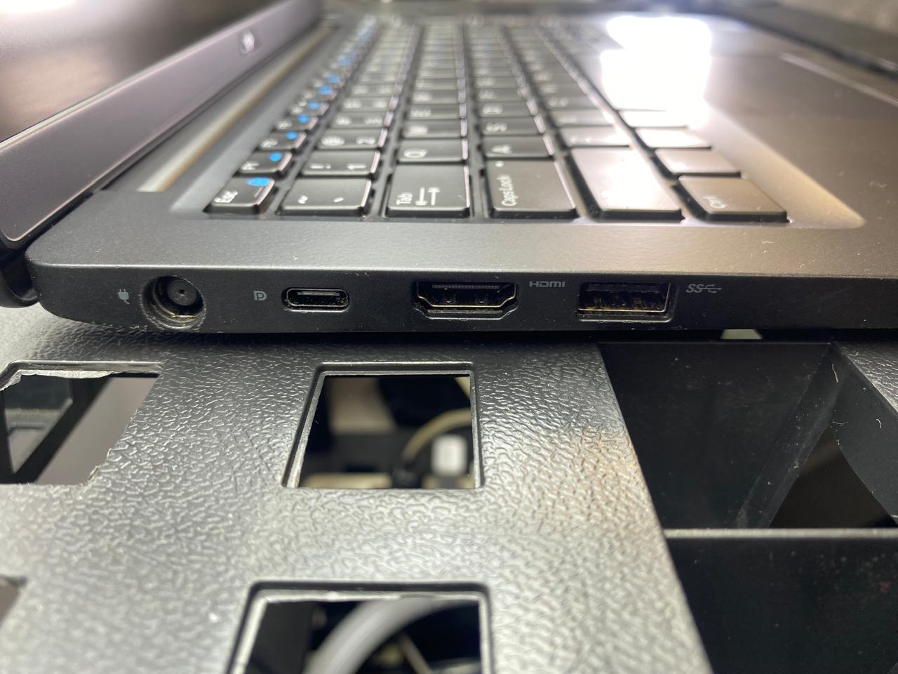 Laptop Dell Latitude 7390 13.3" Core i5-8250U 16GB RAM 256GB M.2 SSD WINDOWS 11 PRO c/cargador
