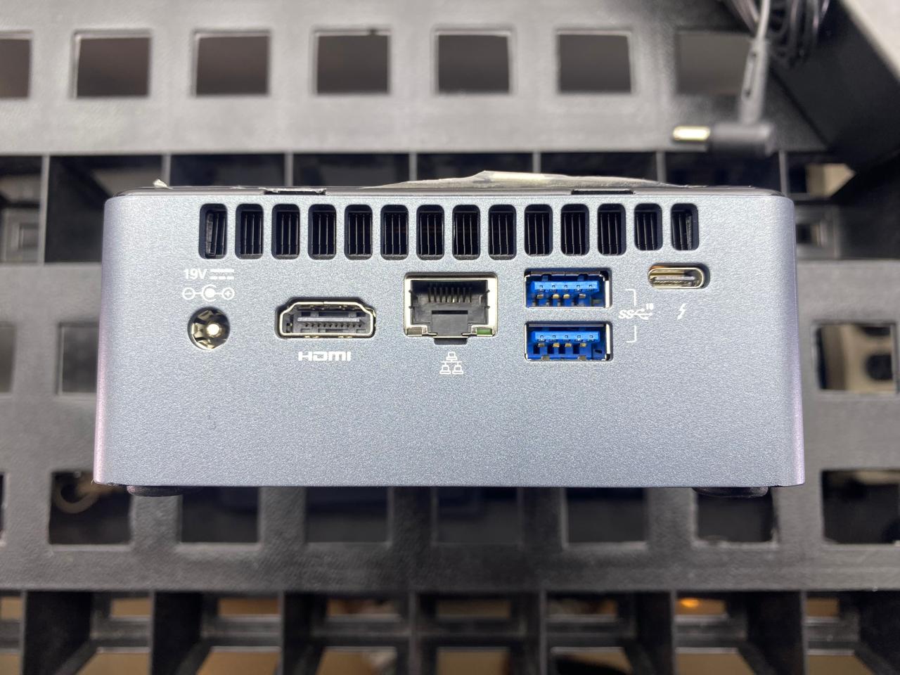 Desktop Intel NUC8i5BEHS Core i5-8260U 16GB RAM 256GB M.2 SSD WINDOWS 11 PRO c/cargador