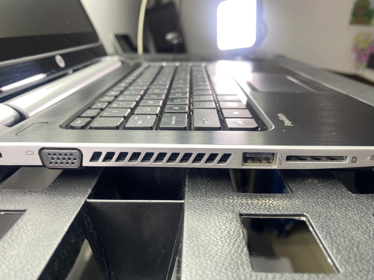 Laptop HP Pavilion 11-e110nr 11.6" A4-1250 8GB RAM 240GB SSD WINDOWS 11 PRO c/cargador