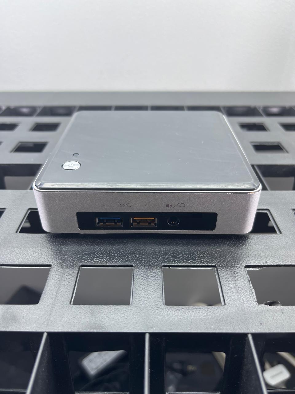 Desktop Intel NUC5i3RYK Core i3-5010U 8GB RAM 256GB M.2 SSD WINDOWS 11 PRO c/cargador