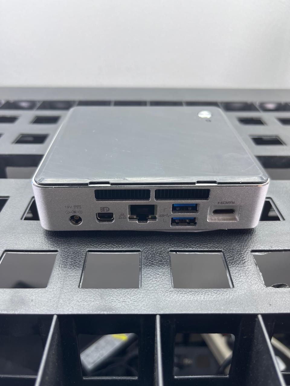 Desktop Intel NUC5i3RYK Core i3-5010U 8GB RAM 256GB M.2 SSD WINDOWS 11 PRO c/cargador