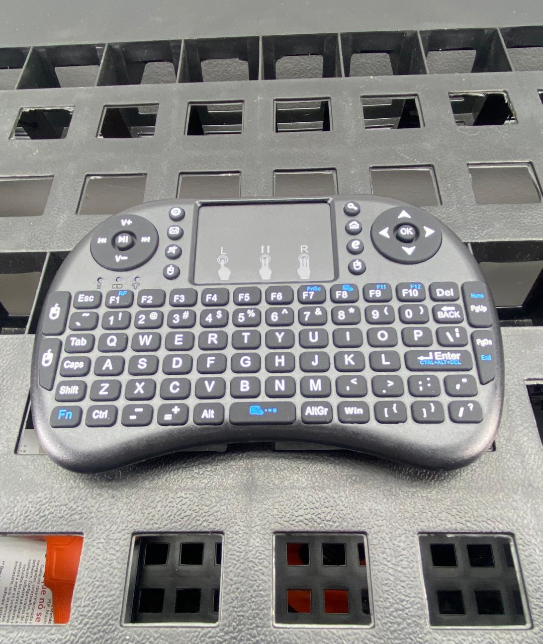 Mini Teclado Inalámbrico con Función de Mouse Touchpad – SUPER