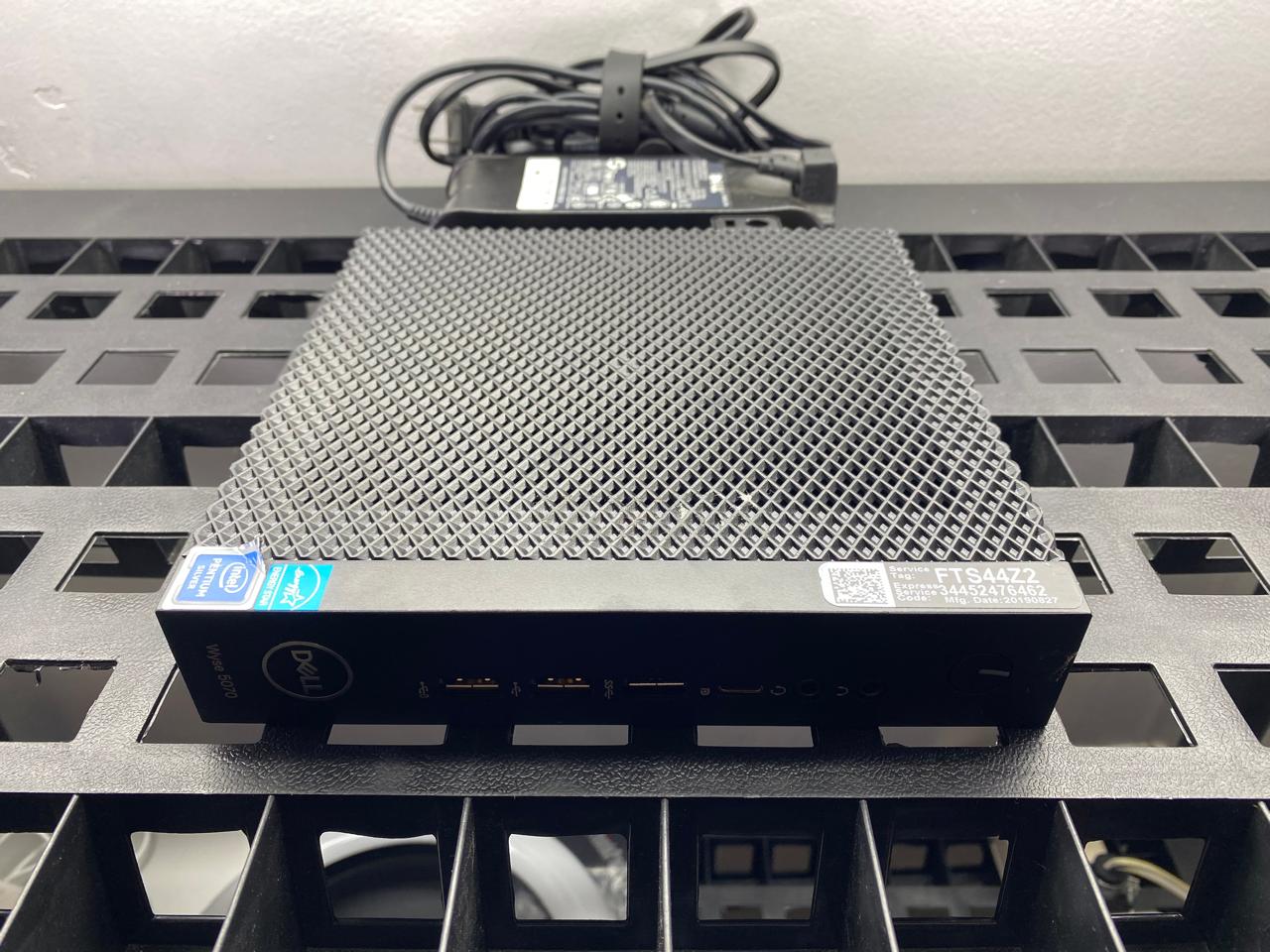 Desktop Dell Wyse 5070 Pentium Silver J500 8GB RAM 128GB M.2 SSD WINDOWS 11 PRO c/cargador