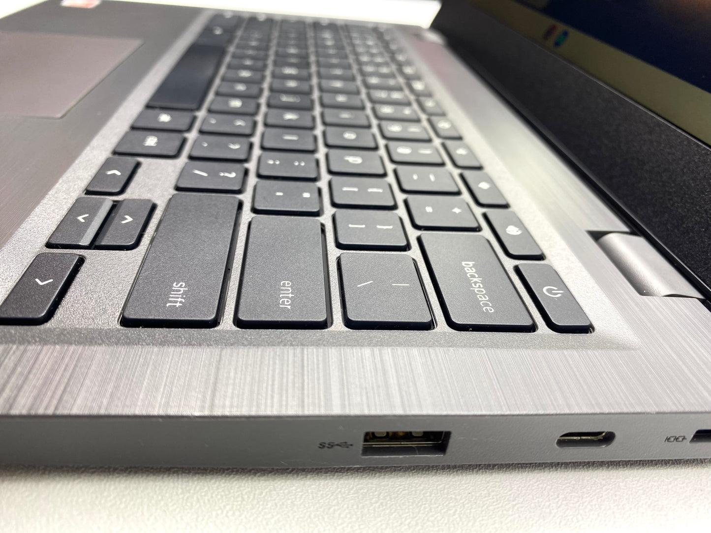 Laptop Lenovo 14e Chromebook 81MH0006US 14" 1366x768 (HD) A4-9120C 4GB RAM DDR4 32GB eMMC CHROME OS c/ cargador